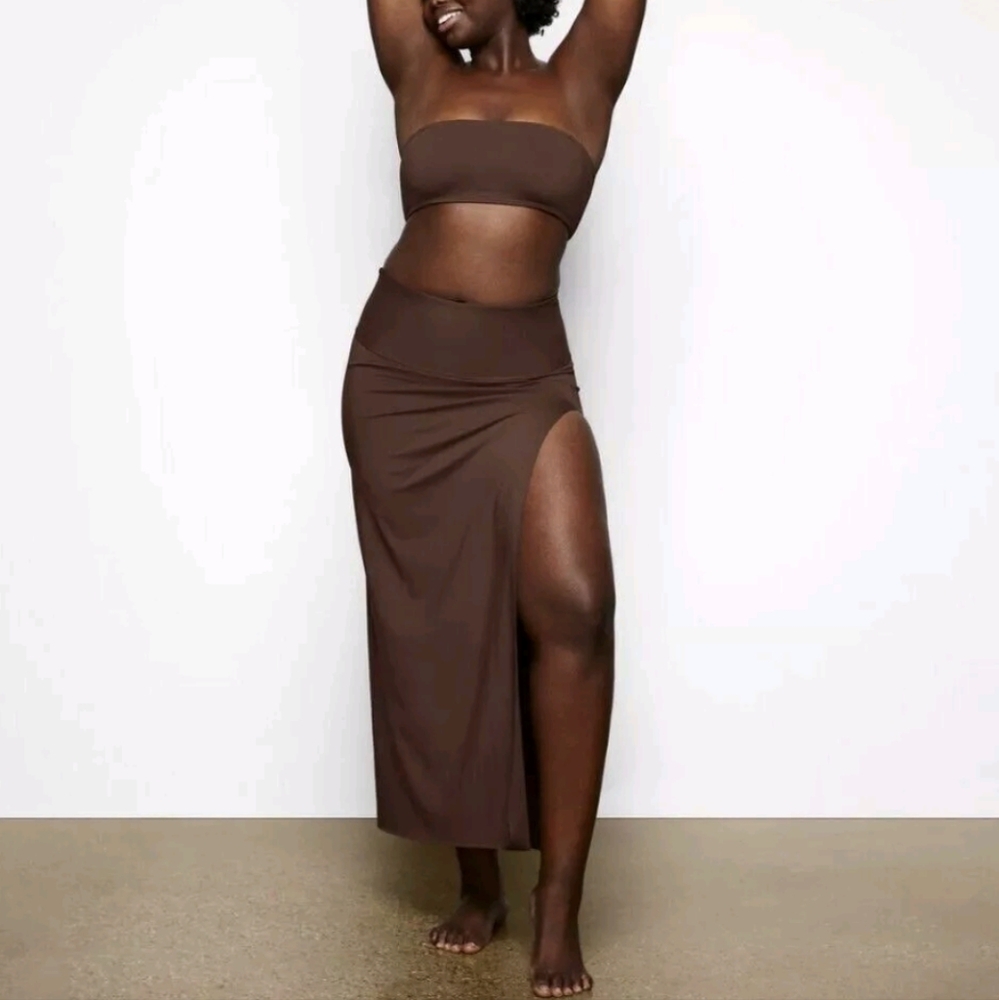NWT SKIMS SWIM SKIRT IN COCOA SIZE XS